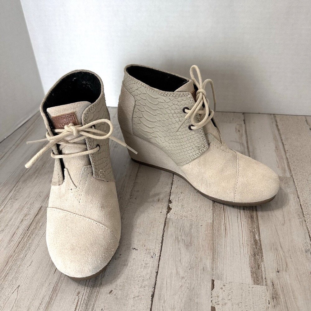 Toms Desert Wedge Bootie Shoes 7.5 Suede Snake Lace Up Trendy Beige Casual‎ Boho